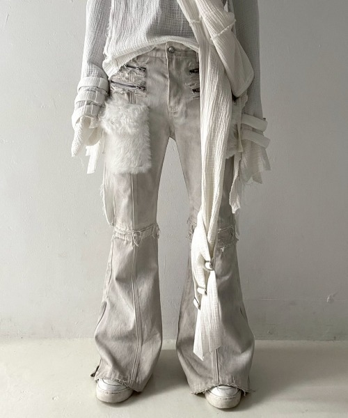 YIKAI LABORATORY（イカイラボラトリー）の「【YIKAI LABORATORY】inn3er radiance denim  / 【イカイラボラトリー】フェイクファーポケットダメージフレアデニムパンツ（デニムパンツ・メンズ・ホワイト・01/02）」の17枚目の写真