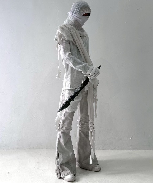 YIKAI LABORATORY（イカイラボラトリー）の「【YIKAI LABORATORY】inn3er radiance denim  / 【イカイラボラトリー】フェイクファーポケットダメージフレアデニムパンツ（デニムパンツ・メンズ・ホワイト・01/02）」の14枚目の写真