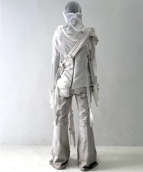 YIKAI LABORATORY（イカイラボラトリー）の「【YIKAI LABORATORY】inn3er radiance denim  / 【イカイラボラトリー】フェイクファーポケットダメージフレアデニムパンツ（デニムパンツ・メンズ・ホワイト・01/02）」の12枚目の写真