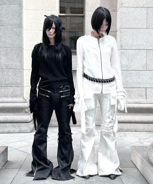 YIKAI LABORATORY（イカイラボラトリー）の「【YIKAI LABORATORY】inn3er radiance denim  / 【イカイラボラトリー】フェイクファーポケットダメージフレアデニムパンツ（デニムパンツ・メンズ・ホワイト・01/02）」の5枚目の写真