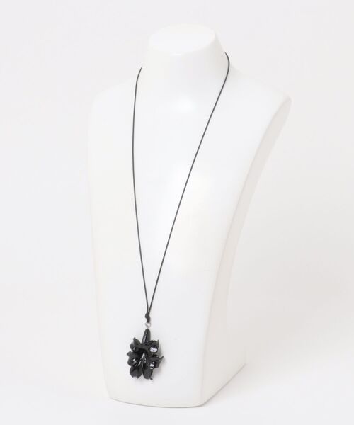 Didot.showroom(ディドット ショールーム)の「フラワーモチーフネックレス(ACC 005)(ネックレス・レディース・アイボリー/ブラック・FREE)」の4枚目の写真