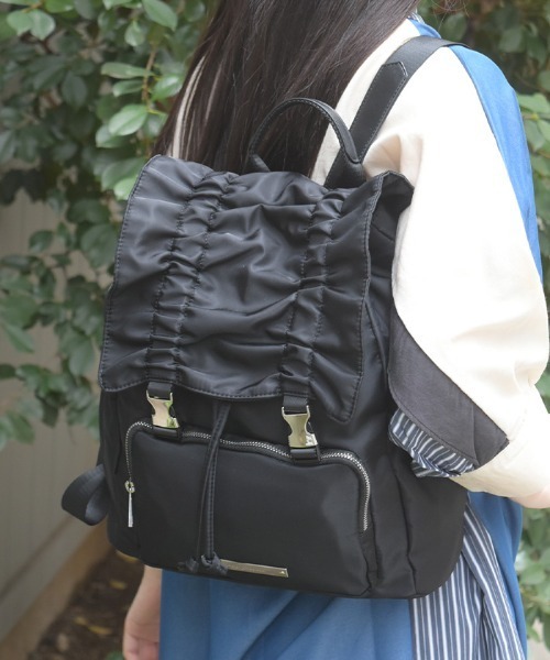 axes femme（アクシーズファム）の「ギャザーフラップリュック（バックパック/リュック・レディース・ブラック/グレイッシュベージュ・FREE）」の3枚目の写真