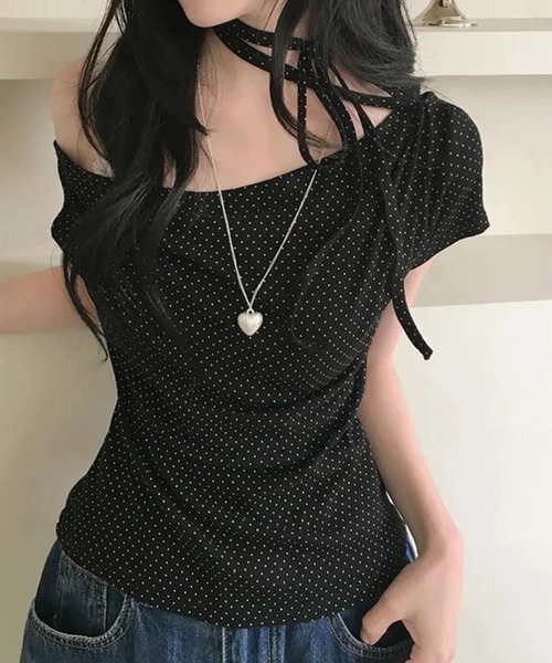 CELENA BEATS(セレナビーツ)の「ドット柄 アシンメトリー ワンショルダー トップス(Tシャツ/カットソー・レディース・ブラック/ピンク/ホワイト・FREE)」の2枚目の写真