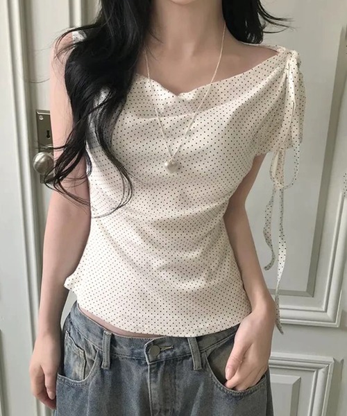 CELENA BEATS(セレナビーツ)の「ドット柄 アシンメトリー ワンショルダー トップス(Tシャツ/カットソー・レディース・ブラック/ピンク/ホワイト・FREE)」の5枚目の写真