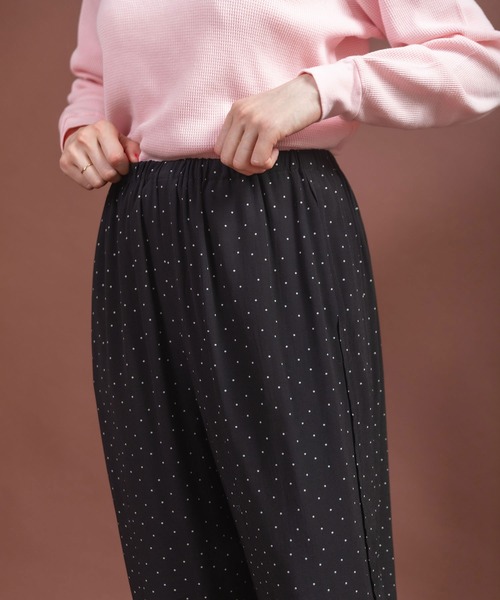 CHILD WOMAN（チャイルドウーマン）の「レーヨンちりめん抜染ドットプリントパンツ（その他パンツ・レディース・ブラック・FREE）」の5枚目の写真