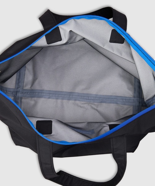 HOLIDAY（ホリデイ）の「TOTE BAG (WATER PROOF) トートバッグウォータープルーフ（トートバッグ・レディース・ブルー/ブラック/オレンジ・ONE SIZE）」の6枚目の写真