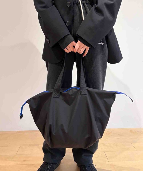 HOLIDAY（ホリデイ）の「TOTE BAG (WATER PROOF) トートバッグウォータープルーフ（トートバッグ・レディース・ブルー/ブラック/オレンジ・ONE SIZE）」の14枚目の写真