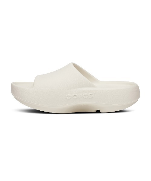 OOFOS(ウーフォス)の「OOFOS OOahh+(ウーフォス ウーアープラス)(サンダル・メンズ・ホワイト系/ミント/ブラック・27cm/26cm/25cm/23cm/22cm/28cm/29cm/24cm)」の5枚目の写真