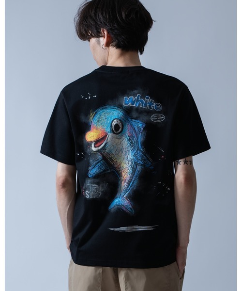 Crownor(クラウノアー)の「ドルフィングラフィック 半袖Tシャツ(Tシャツ/カットソー・メンズ・ホワイト/サックスブルー/ブラック・LARGE/MEDIUM)」の2枚目の写真