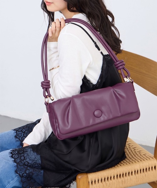 forksy.(フォルクシー)の「【forksy.】パファーショルダーバッグ(ショルダーバッグ・レディース・ブラウン/ブラック/カーキ/ワイン・FREE)」の4枚目の写真