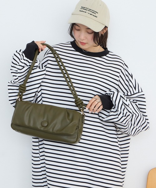 forksy.(フォルクシー)の「【forksy.】パファーショルダーバッグ(ショルダーバッグ・レディース・ブラウン/ブラック/カーキ/ワイン・FREE)」の11枚目の写真