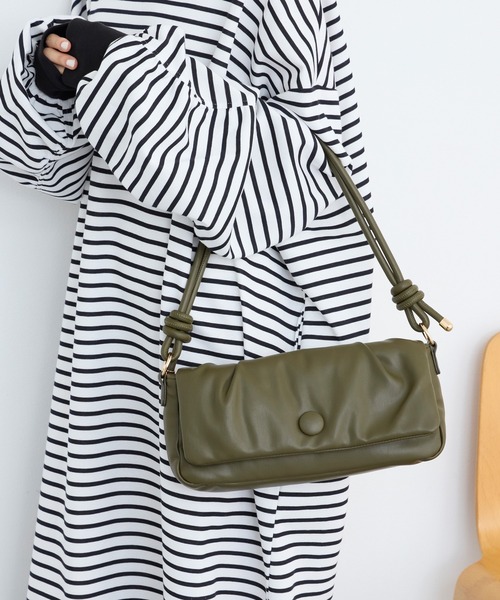 forksy.(フォルクシー)の「【forksy.】パファーショルダーバッグ(ショルダーバッグ・レディース・ブラウン/ブラック/カーキ/ワイン・FREE)」の13枚目の写真