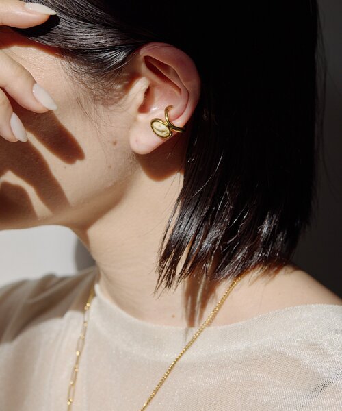 ear PAPILLONNER(イアパピヨネ)の「ポイントカラーイヤーカフ(イヤーカフ・レディース・ゴールド・FREE)」の6枚目の写真