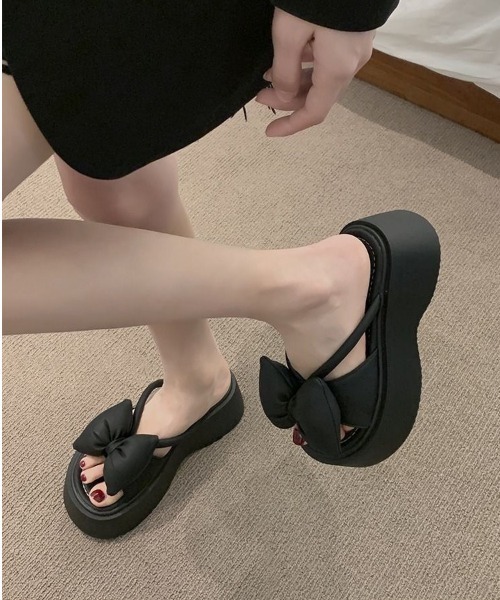 MELT(メルト)の「リボン厚底サンダル(サンダル・レディース・ブラック/シルバー・23.5cm/24.5cm)」の2枚目の写真