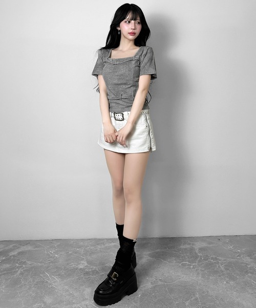 FOLLOWIN(フォロウィン)の「バックルポイントスクエアネック半袖トップス(Tシャツ/カットソー・レディース・ホワイト/グレー・FREE)」の19枚目の写真