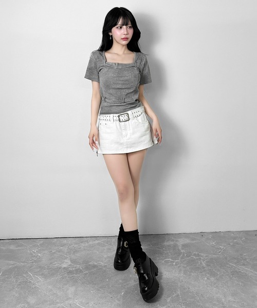 FOLLOWIN(フォロウィン)の「バックルポイントスクエアネック半袖トップス(Tシャツ/カットソー・レディース・ホワイト/グレー・FREE)」の18枚目の写真