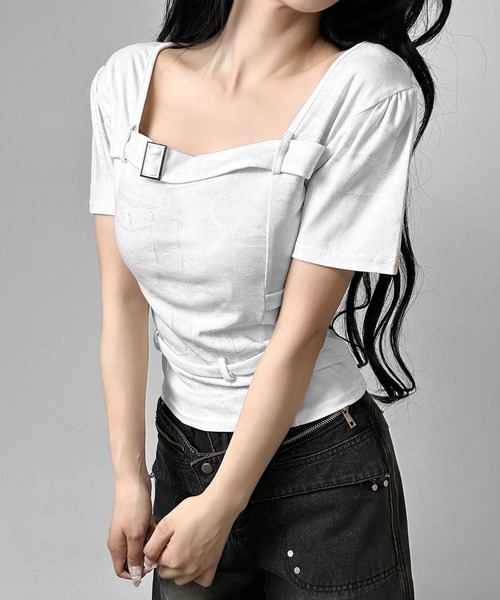 FOLLOWIN(フォロウィン)の「バックルポイントスクエアネック半袖トップス(Tシャツ/カットソー・レディース・ホワイト/グレー・FREE)」の6枚目の写真