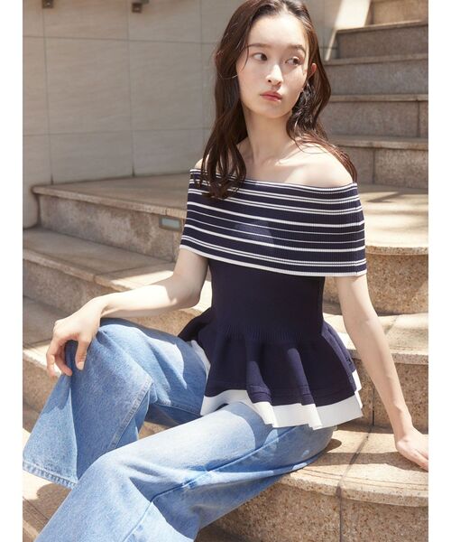 LAGUNAMOON（ラグナムーン）の「ボーダーペプラムオフショルニットプルオーバー 【夏服】（ニット/セーター・レディース・ホワイト/ネイビー・FREE）」の4枚目の写真