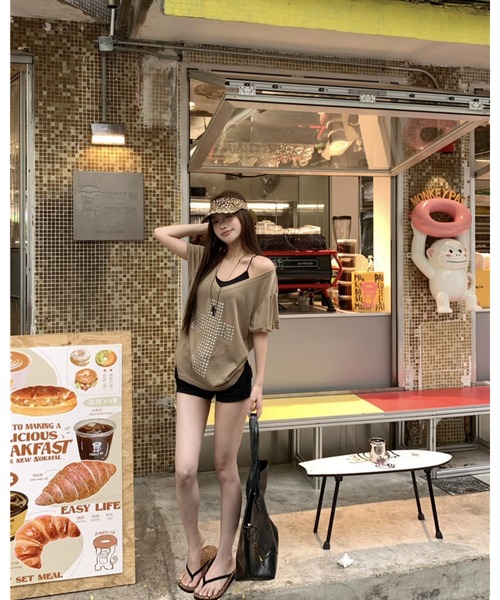 CHEER(チアー)の「クロススタッズ♪ 2WAY オフショル風 クロップド丈 Vネックトップス(Tシャツ/カットソー・レディース・カーキ/ホワイト・FREE)」の15枚目の写真