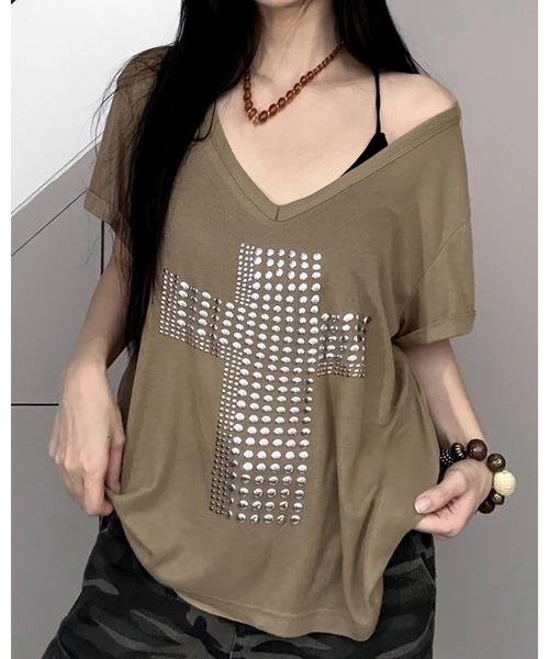 CHEER(チアー)の「クロススタッズ♪ 2WAY オフショル風 クロップド丈 Vネックトップス(Tシャツ/カットソー・レディース・カーキ/ホワイト・FREE)」の21枚目の写真