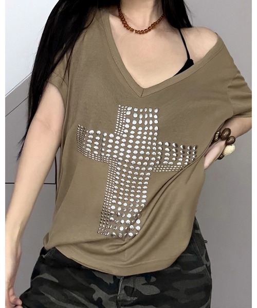 CHEER(チアー)の「クロススタッズ♪ 2WAY オフショル風 クロップド丈 Vネックトップス(Tシャツ/カットソー・レディース・カーキ/ホワイト・FREE)」の22枚目の写真
