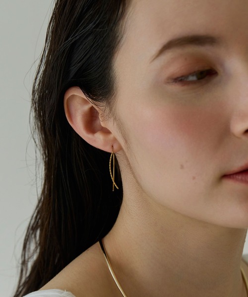 Phoebe(フィービィー)の「【金属アレルギー対応】クロスラインアメリカンピアス ねじれ/ひねり/ステンレス(ピアス(両耳用)・レディース・イエローゴールド/シルバー・FREE)」の9枚目の写真