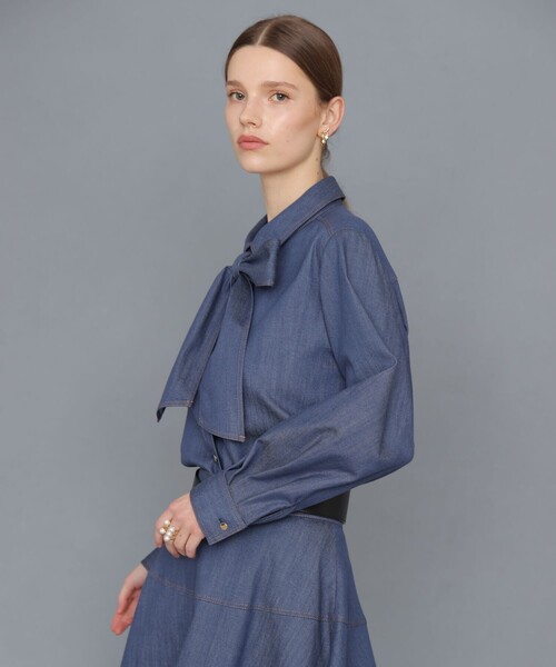 ANAYI(アナイ)の「デニムライクリボンシャツ ブラウス(シャツ/ブラウス・レディース・ネイビー/ブルー・38/36)」の5枚目の写真