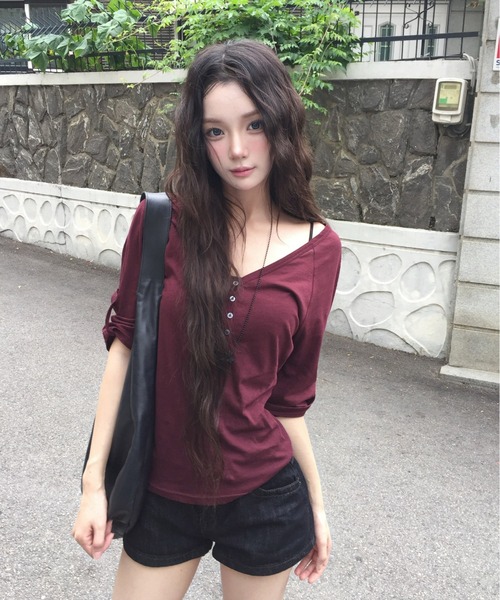 modimood(モディムード)の「ワイドヘンリーネックロールスリーブTシャツ(Tシャツ/カットソー・レディース・アイボリー/バーガンディー/チャコール・FREE)」の16枚目の写真