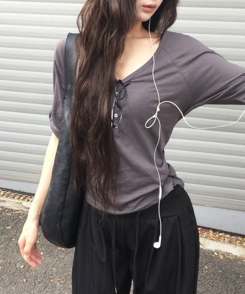 modimood(モディムード)の「ワイドヘンリーネックロールスリーブTシャツ(Tシャツ/カットソー・レディース・アイボリー/バーガンディー/チャコール・FREE)」の4枚目の写真