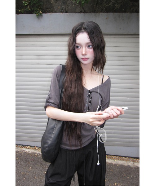 modimood(モディムード)の「ワイドヘンリーネックロールスリーブTシャツ(Tシャツ/カットソー・レディース・アイボリー/バーガンディー/チャコール・FREE)」の5枚目の写真