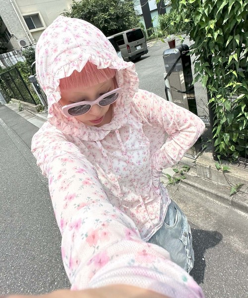 Alley Tokyo(アリートーキョー)の「フリフリフードシアートップス(その他トップス・レディース・ピンク/オフホワイト・FREE)」の2枚目の写真