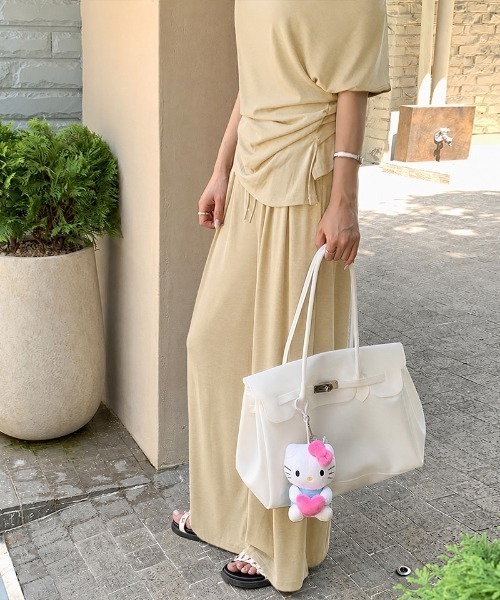 COCOMOMO(ココモモ)の「【セットアイテム】 ウエストギャザーオフショルセットアップ ワイド パンツ セットアップ ドレープ サイドギャザー 半袖 トップス オフショルダー ワンショルダー ワンマイルウェア リラックス カジュアル 夏服(セットアップ・レディース・ライトグレー/ブラック/ダークグレー/ベージュ・FREE)」の14枚目の写真