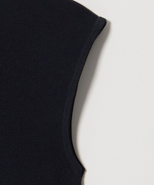 UNITED ARROWS(ユナイテッドアローズ)の「カットワーク バルーン シルエット ベスト ‐ウォッシャブル‐(ベスト・レディース・ネイビー/ブラック・FREE)」の5枚目の写真