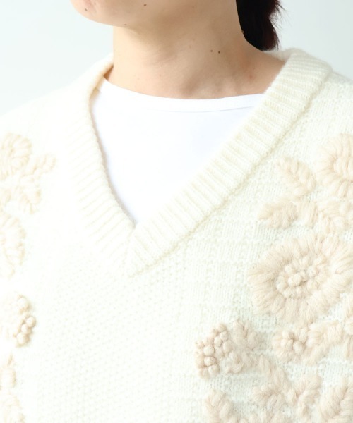yuni(ユニ )の「Wool Hand Embroidery Vest(ベスト・レディース・オフホワイト/チャコールグレー・FREE)」の20枚目の写真