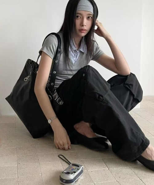 LETee(レティー)の「リバーシブル仕様で気分に合わせて楽しめる!大容量フェイクレザートートバッグ(トートバッグ・レディース・シルバー/ブラウン/ブラック・FREE)」の5枚目の写真