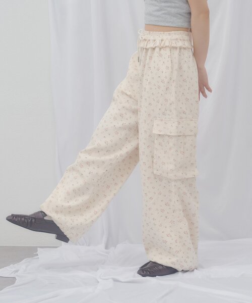 DISCOAT（ディスコート）の「【umm./WEB限定】花柄カーゴパンツ（その他パンツ・レディース・アイボリー・FREE）」の18枚目の写真