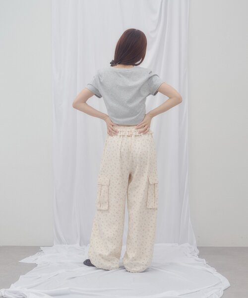 DISCOAT（ディスコート）の「【umm./WEB限定】花柄カーゴパンツ（その他パンツ・レディース・アイボリー・FREE）」の11枚目の写真