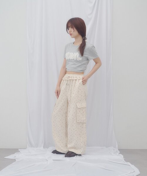 DISCOAT（ディスコート）の「【umm./WEB限定】花柄カーゴパンツ（その他パンツ・レディース・アイボリー・FREE）」の4枚目の写真