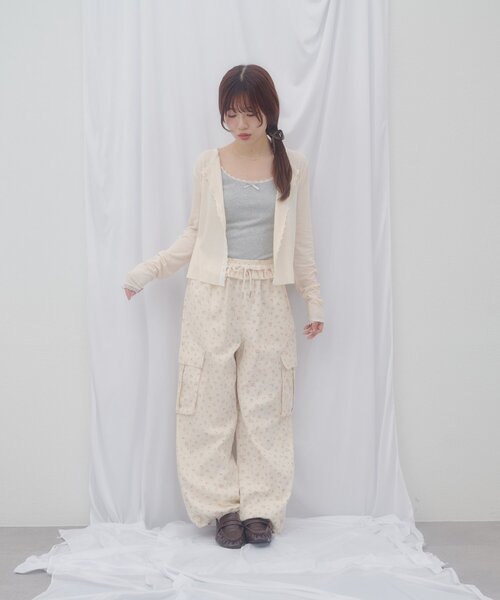 DISCOAT（ディスコート）の「【umm./WEB限定】花柄カーゴパンツ（その他パンツ・レディース・アイボリー・FREE）」の8枚目の写真