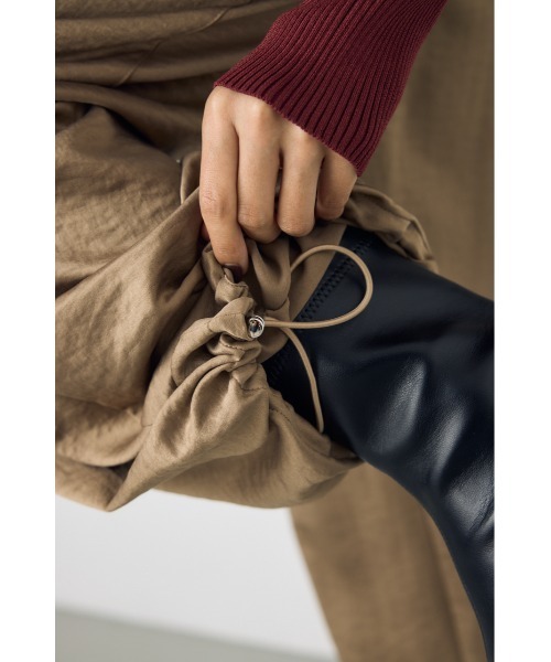 AZUL by moussy(アズールバイマウジー)の「【身長/骨格別着用画像あり】サテンワイドカーゴパンツ 春服 夏服 秋服 Y2K(カーゴパンツ・レディース・ベージュ/ブラック・MEDIUM/SMALL)」の12枚目の写真