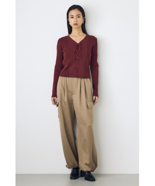 AZUL by moussy(アズールバイマウジー)の「【身長/骨格別着用画像あり】サテンワイドカーゴパンツ 春服 夏服 秋服 Y2K(カーゴパンツ・レディース・ベージュ/ブラック・MEDIUM/SMALL)」の3枚目の写真