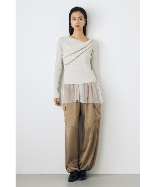 AZUL by moussy(アズールバイマウジー)の「【身長/骨格別着用画像あり】サテンワイドカーゴパンツ 春服 夏服 秋服 Y2K(カーゴパンツ・レディース・ベージュ/ブラック・MEDIUM/SMALL)」の4枚目の写真
