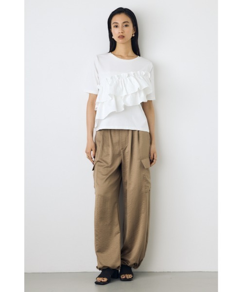 AZUL by moussy(アズールバイマウジー)の「【身長/骨格別着用画像あり】サテンワイドカーゴパンツ 春服 夏服 秋服 Y2K(カーゴパンツ・レディース・ベージュ/ブラック・MEDIUM/SMALL)」の5枚目の写真