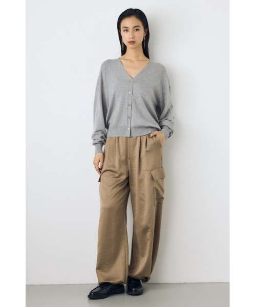 AZUL by moussy(アズールバイマウジー)の「【身長/骨格別着用画像あり】サテンワイドカーゴパンツ 春服 夏服 秋服 Y2K(カーゴパンツ・レディース・ベージュ/ブラック・MEDIUM/SMALL)」の6枚目の写真