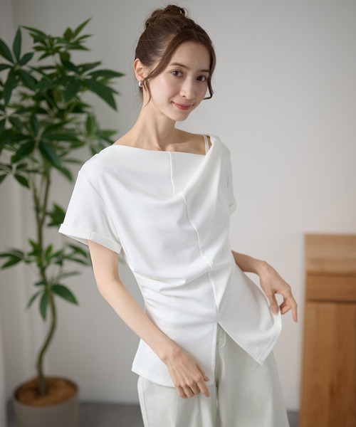 DAYRA(デイラ)の「タック ペプラム 裾スリット 半袖 トップス(Tシャツ/カットソー・レディース・ネイビー/ホワイト/ブラック・FREE)」の2枚目の写真