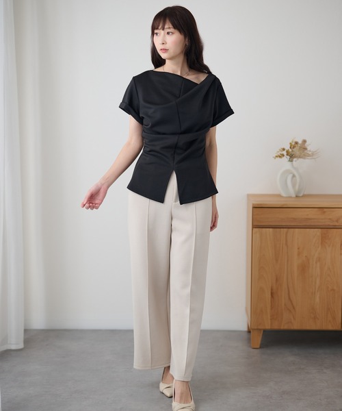 DAYRA(デイラ)の「タック ペプラム 裾スリット 半袖 トップス(Tシャツ/カットソー・レディース・ネイビー/ホワイト/ブラック・FREE)」の5枚目の写真
