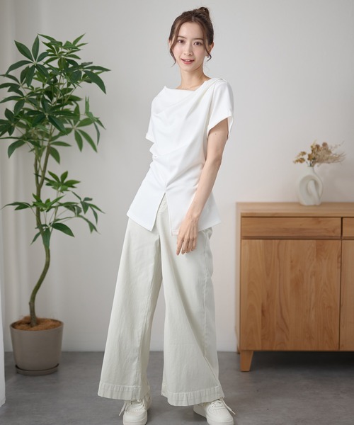 DAYRA(デイラ)の「タック ペプラム 裾スリット 半袖 トップス(Tシャツ/カットソー・レディース・ネイビー/ホワイト/ブラック・FREE)」の15枚目の写真