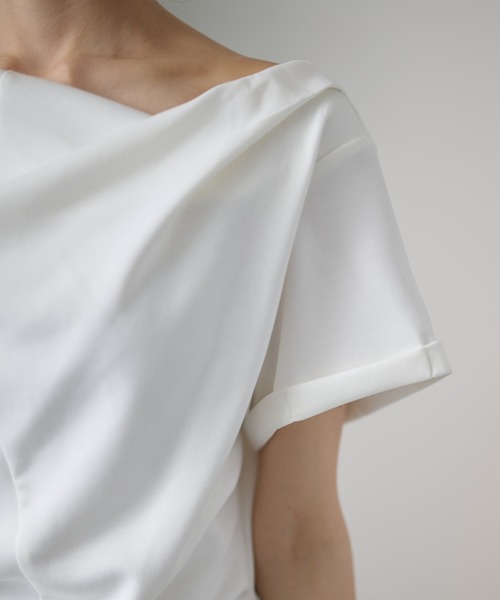 DAYRA(デイラ)の「タック ペプラム 裾スリット 半袖 トップス(Tシャツ/カットソー・レディース・ネイビー/ホワイト/ブラック・FREE)」の22枚目の写真