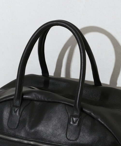 Firsthand(ファーストハンド)の「Firsthand/ファーストハンド Big Leather Boston bag【限定展開】 / レザーボストンバッグ / 牛革 / 撥水レザー / A4収納可能(ボストンバッグ・メンズ・ブラック・ONE SIZE)」の2枚目の写真