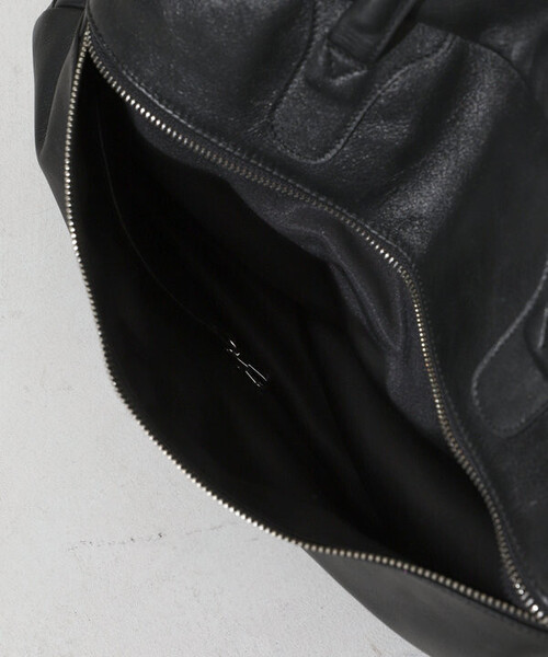Firsthand(ファーストハンド)の「Firsthand/ファーストハンド Big Leather Boston bag【限定展開】 / レザーボストンバッグ / 牛革 / 撥水レザー / A4収納可能(ボストンバッグ・メンズ・ブラック・ONE SIZE)」の4枚目の写真